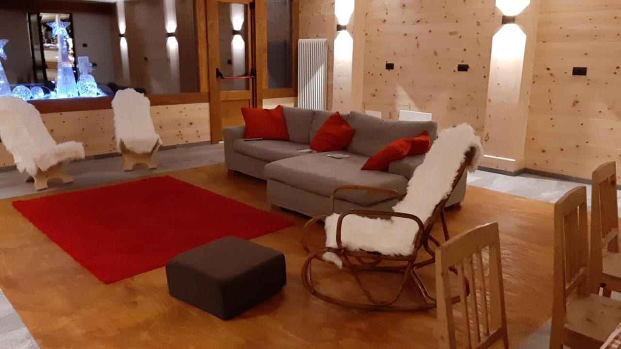 Hotel La Val Isolaccia Esterno foto