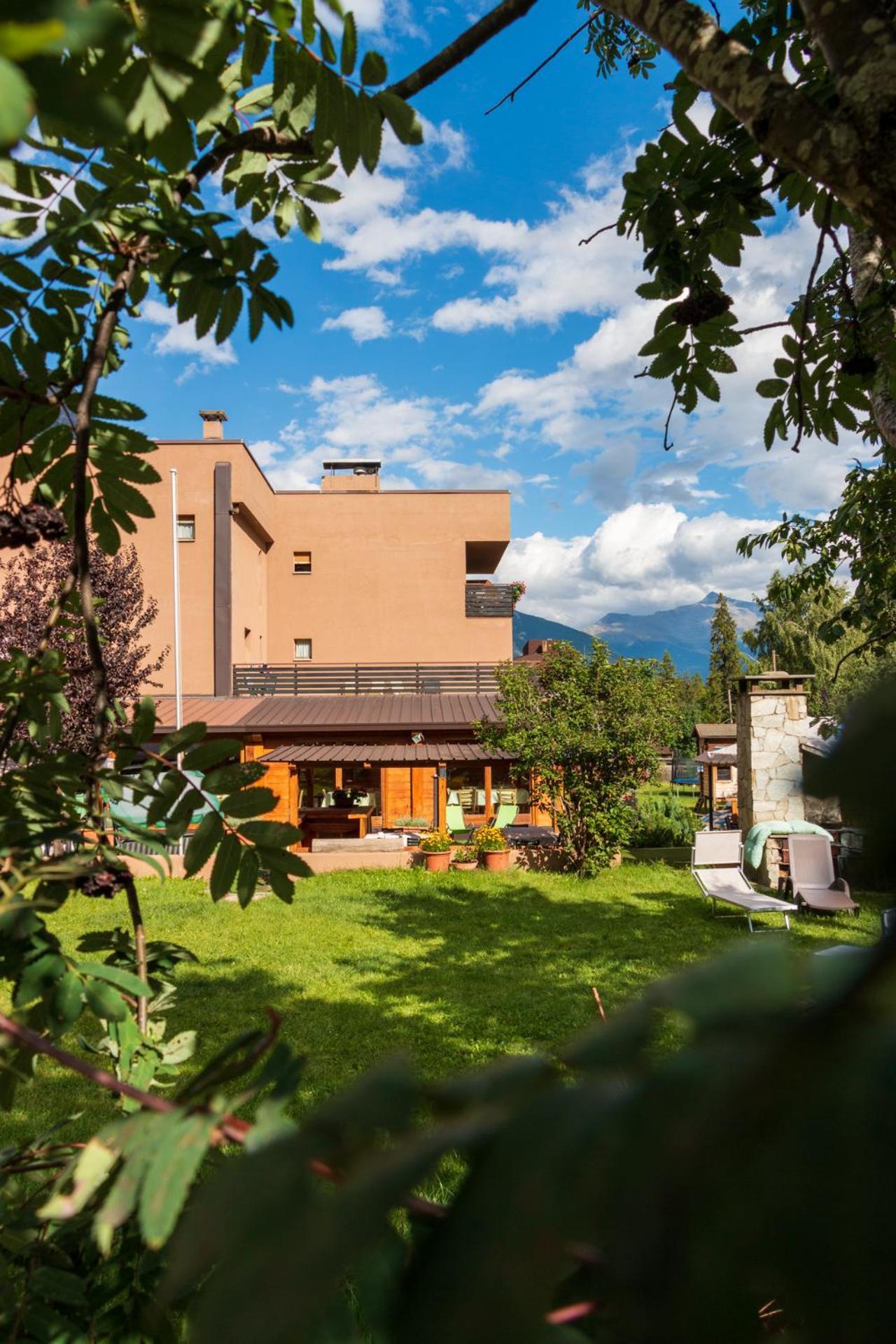 Hotel La Val Isolaccia Esterno foto