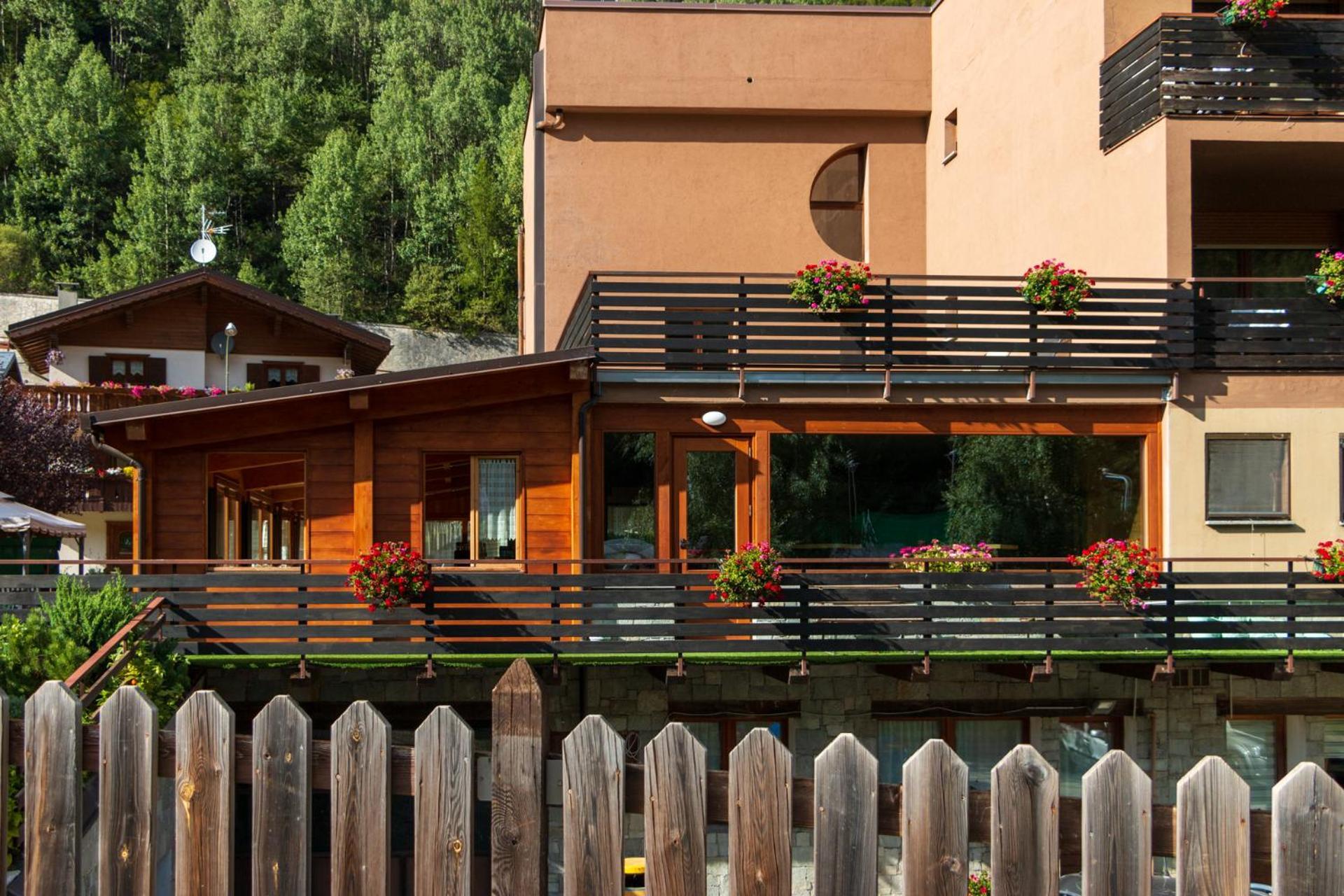 Hotel La Val Isolaccia Esterno foto