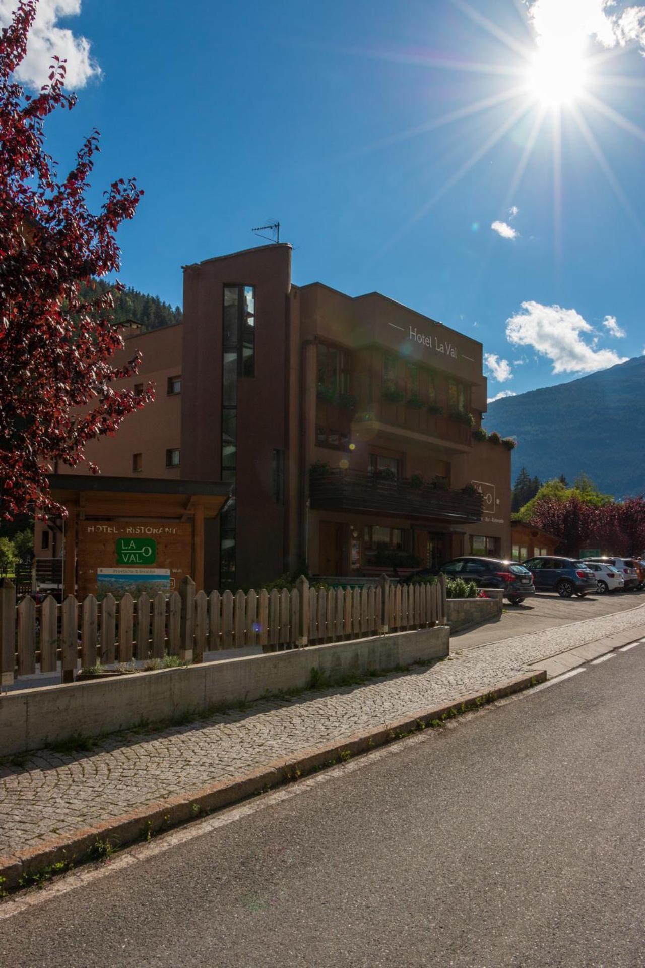 Hotel La Val Isolaccia Esterno foto
