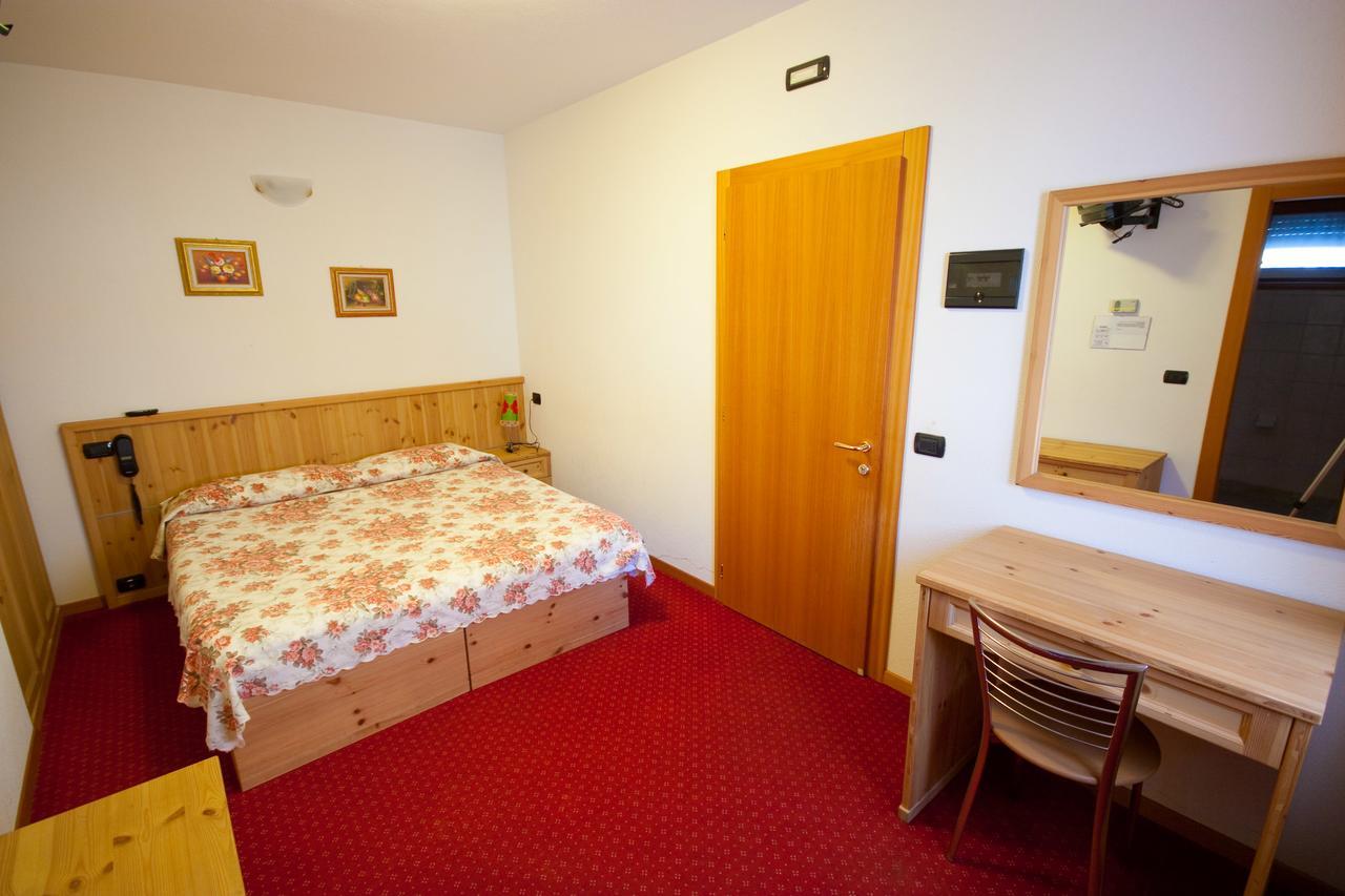 Hotel La Val Isolaccia Esterno foto
