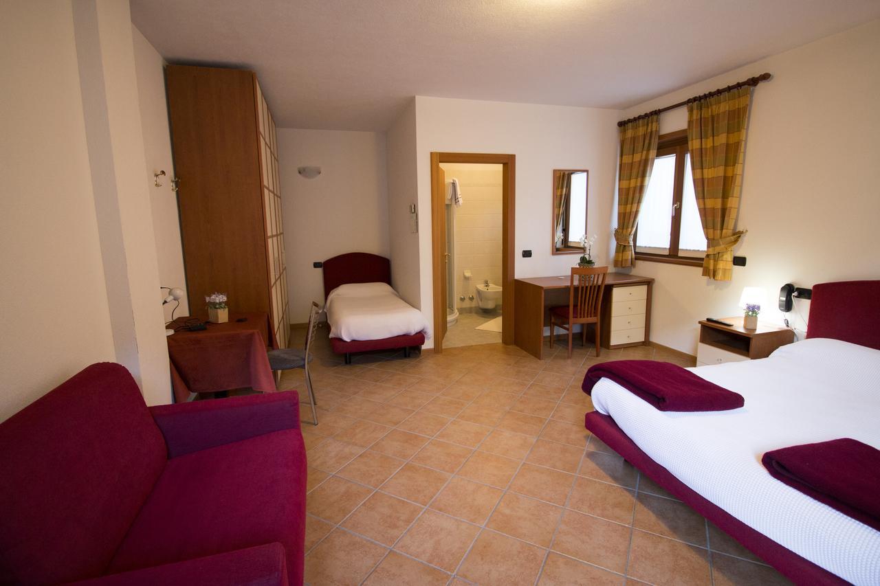 Hotel La Val Isolaccia Esterno foto