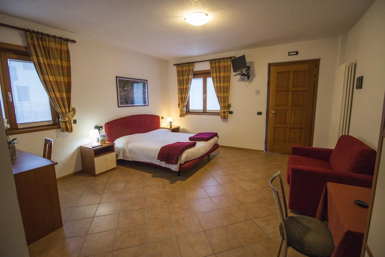 Hotel La Val Isolaccia Esterno foto