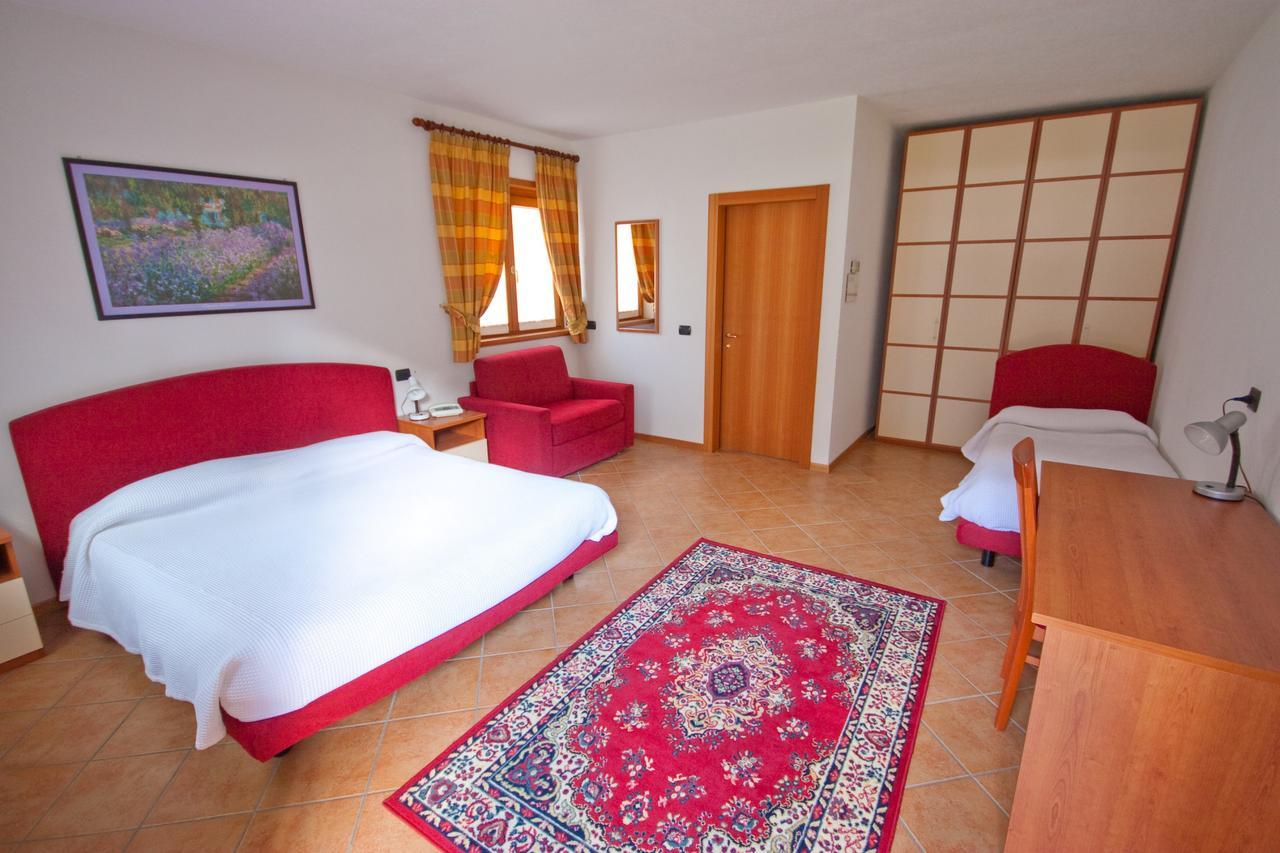 Hotel La Val Isolaccia Esterno foto